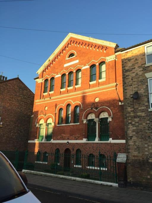 Converted Chapel Filey Floor To Ceiling Arch Window Exterior foto