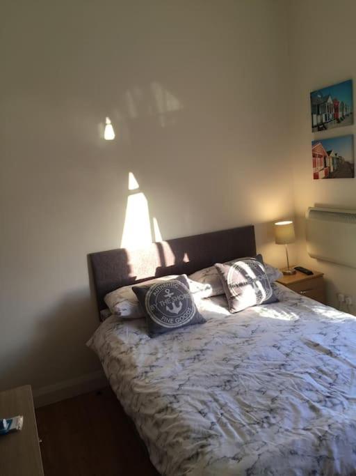 Converted Chapel Filey Floor To Ceiling Arch Window Exterior foto